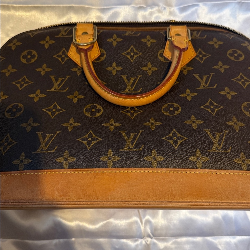 Louis Vuitton Alma Handbag Monogram Canvas 12 - Picture 2 of 12